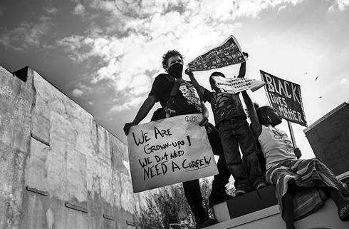 纳粹主义和种族主义有什么关系？两者是一样的吗