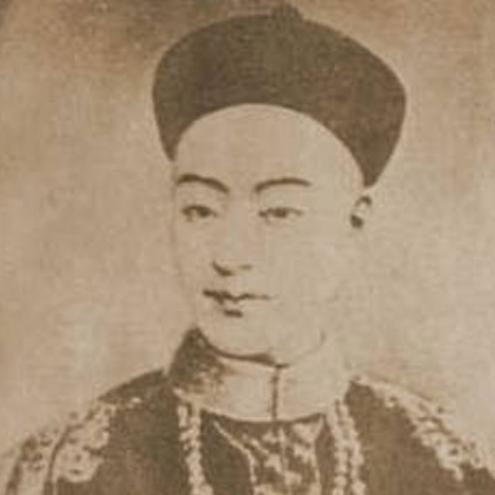 珍妃井七八岁小孩都掉不进去，珍妃为什么很容易就掉进去了？