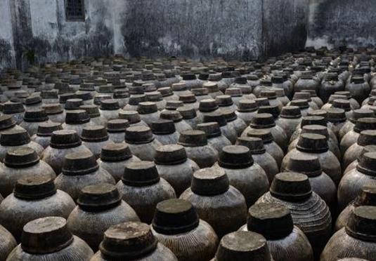 明朝<a href=https://www.lishiji.cn/lishi/12131/ target=_blank class=infotextkey>古庙</a>挖出500年前的<a href=https://www.lishiji.cn/lishi/10405/ target=_blank class=infotextkey>酒</a>，<a href=https://www.lishiji.cn/lishi/7328/ target=_blank class=infotextkey>工人</a>想喝被禁止