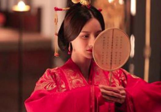 算命的说甄姬命带桃花,最后被男人争抢惨死 算命的说甄姬命带桃花,最后被男人争抢惨死