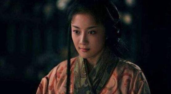 她是关羽的女儿，拜赵云为师后成为大将