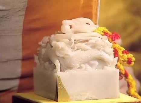 乾隆晚年时,为什么不愿将传国玉玺交给太子?最主要的原因是什么 乾隆晚年时,为什么不愿将传国玉玺交给太子?最主要的原因是什么