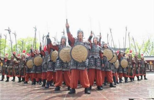 三国时期得诸葛亮为什么总是为粮草发愁？战国时期为什么从能没这种情况