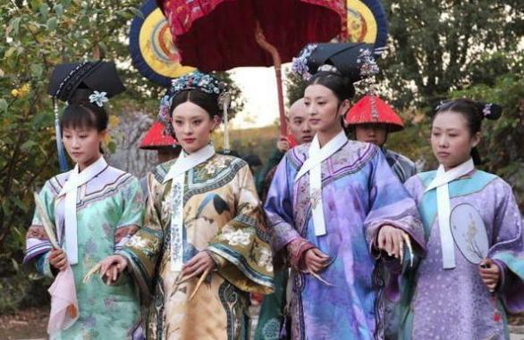 揭秘：清朝后宫嫔妃为什么需要宫女搀扶着走路？