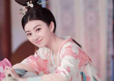 他被爱妾推上皇位，死前为什么把爱妾缢杀？