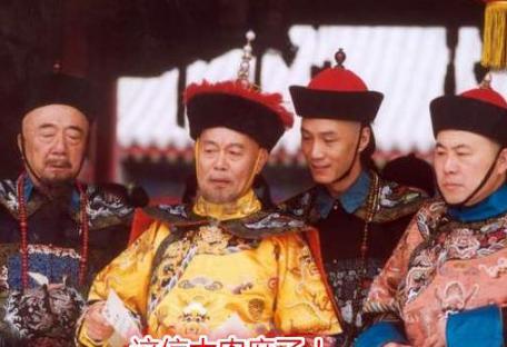 嘉庆为什么要急着扳倒和珅？和珅做了什么惹怒嘉庆？