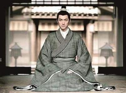 汉朝的时候都是穿什么衣服?有现在的那种裤子吗 汉朝的时候都是穿什么衣服?有现在的那种裤子吗