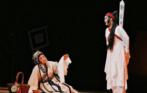 窦娥的三个毒誓分别是什么？她为什么还发毒誓？