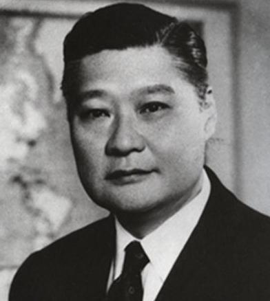 叶公超：原名崇智，字公超，近代著名外交家、书法家
