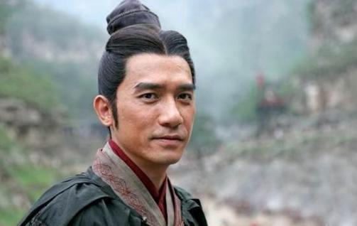 皖城之战作为谋士的鲁肃为何默默无闻？鲁肃的地位是什么时候发生改变的？