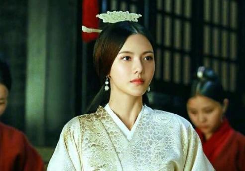 明朝传奇美女王翠翘是怎么死的？她为什么要为倭寇首领殉情？