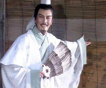 诸葛亮为什么总是拿着扇子 甚至在冬天的时候都拿着呢 诸葛亮为什么总是拿着扇子 甚至在冬天的时候都拿着呢