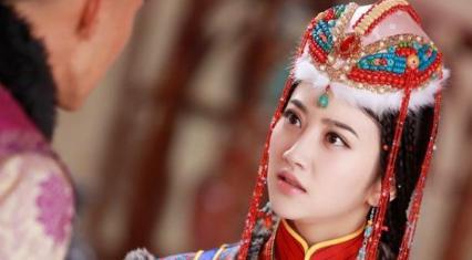 皇太极死后为什么不是别人登基 而是只有六岁的顺治当皇帝呢 皇太极死后为什么不是别人登基 而是只有六岁的顺治当皇帝呢