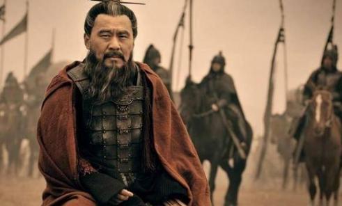 “郭嘉不死，卧龙不出”前面是什么？郭嘉之前还有一个人！
