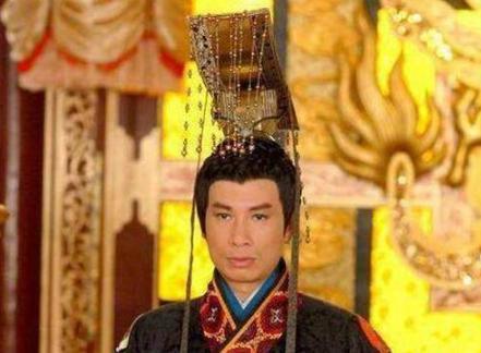 别人眼中的“痴傻儿”装疯卖傻37年,不料登上帝位后缔造晚唐盛世! 别人眼中的“痴傻儿”装疯卖傻37年,不料登上帝位后缔造晚唐盛世!