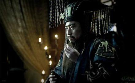 为什么从秦始皇之后的龙袍会变成黄色 最后是怎么演变下去的 为什么从秦始皇之后的龙袍会变成黄色 最后是怎么演变下去的