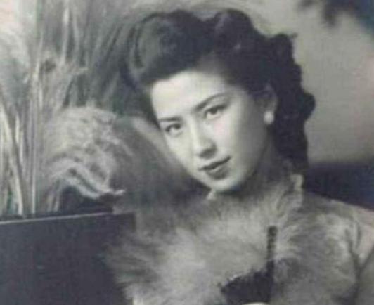 原配夫人不孕，丈夫居然移情17岁义女