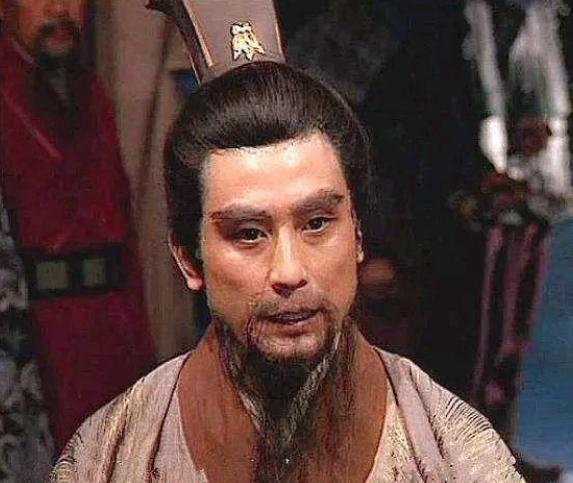 他是刘备心腹谋士，也和夷陵之战的爆发有关系