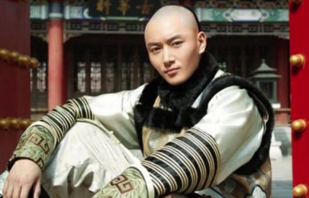 乾隆对叔叔胤礼说：你以后见朕不用跪拜！叔叔死前才后悔