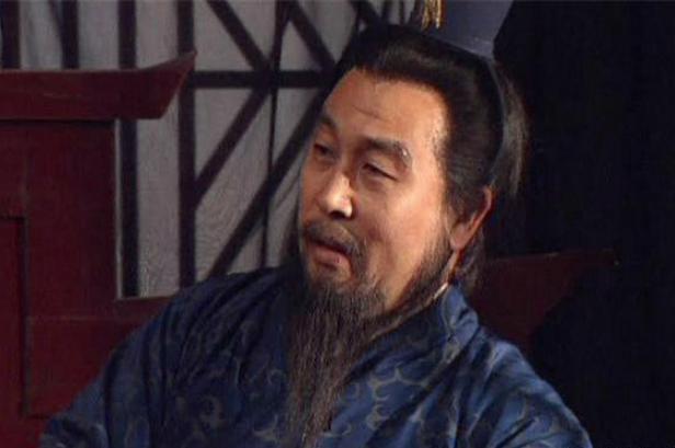 曹操发迹的两大要素是？除了宗族鼎力支持还有什么？