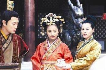 电视剧中接旨都要全家下跪 历史上确实如此吗 电视剧中接旨都要全家下跪 历史上确实如此吗