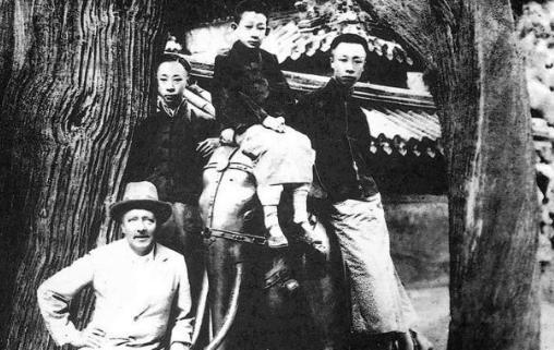 溥仪死后留下了什么?他的第五任妻子只得到了三样东西! 溥仪死后留下了什么?他的第五任妻子只得到了三样东西!
