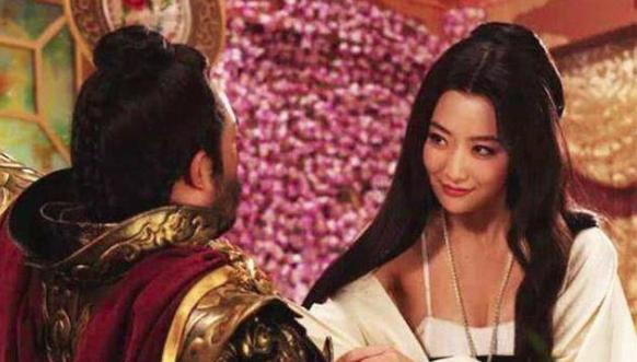 萧宝卷他做了什么事才得到潘玉儿的欢心？
