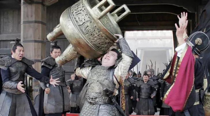 秦武王也不傻,为何偏偏要举起重鼎,然后不小心压死自己呢? 秦武王也不傻,为何偏偏要举起重鼎,然后不小心压死自己呢?