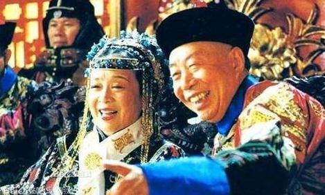 慈禧第一次看到电灯泡是什么样子 惊叹的说出:发光的茄子 慈禧第一次看到电灯泡是什么样子 惊叹的说出:发光的茄子