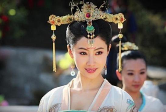 李元吉死后，他的妻子为何自愿改嫁李世民？