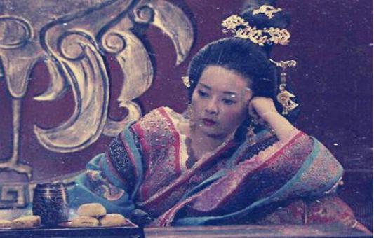 她曾砸烂玉玺，王莽为什么还讨好她？