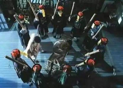 为什么僵尸都是穿清朝服饰而不是其他朝代的衣服呢 为什么僵尸都是穿清朝服饰而不是其他朝代的衣服呢