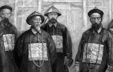 如果曾国藩当初造反的话 曾国藩可以顺利登基为帝吗 如果曾国藩当初造反的话 曾国藩可以顺利登基为帝吗