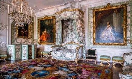 欧洲贵族的床就和沙发一样小 为什么出现没有两米的大床呢 欧洲贵族的床就和沙发一样小 为什么出现没有两米的大床呢