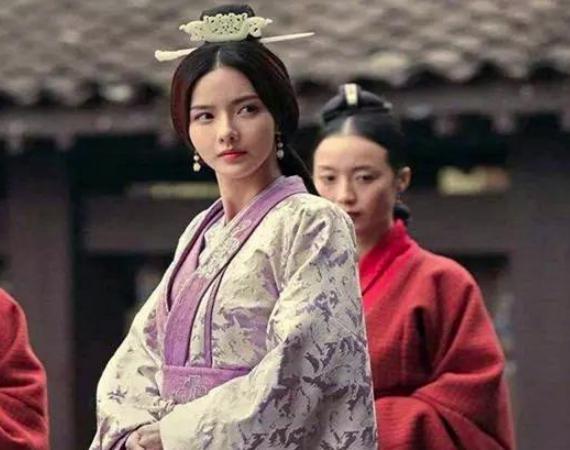 刘备在长坂坡逃走后，曹操是怎么对待他两个女儿的？