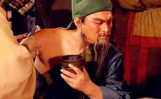 关羽左臂中箭受伤,华佗为什么治疗右臂呢? 关羽左臂中箭受伤,华佗为什么治疗右臂呢?