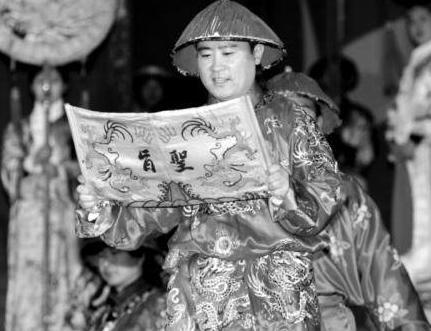电视剧中接旨都要全家下跪 古代真的是这样的吗 电视剧中接旨都要全家下跪 古代真的是这样的吗