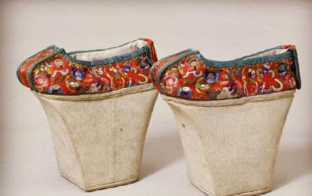 古代女子穿高跟鞋也就算了 为何男子也有高跟鞋出现呢