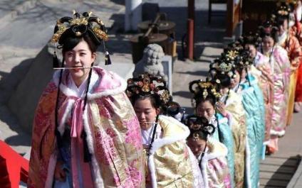 古代<a href=https://www.lishiji.cn/lishi/6033/ target=_blank class=infotextkey>后宫佳丽三千</a>真的有这么多人吗 具体数量有多少 古代<a href=https://www.lishiji.cn/lishi/3989/ target=_blank class=infotextkey>后宫</a>佳丽三千真的有这么多人吗 具体数量有多少