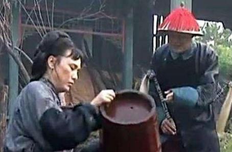 古代太监们为什么喜欢去冷宫？他们去冷宫干什么？