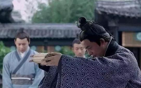 他从战场捡回一条命,后来拜将封侯 他从战场捡回一条命,后来拜将封侯