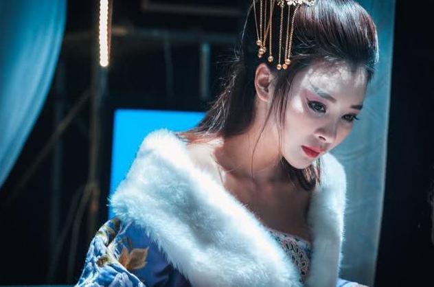 倾国倾城祸国殃民,将美貌与残忍集一身的她,最后是自杀了吗? 倾国倾城祸国殃民,将美貌与残忍集一身的她,最后是<a href=https://www.lishiji.cn/lishi/10536/ target=_blank class=infotextkey>自杀</a>了吗?