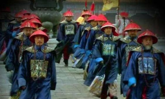 清朝的朝廷是几个部分组成的？分别负责什么？
