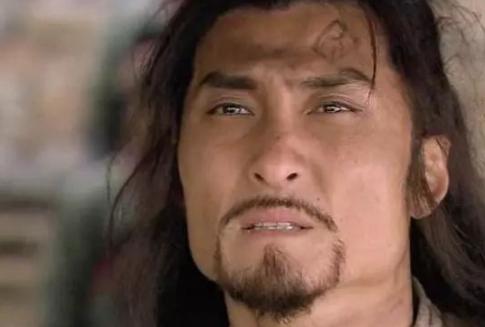 林冲对陆谦有知遇之恩，但陆谦却要陷害林冲