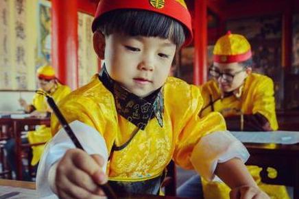 满清时期的皇子们生活是什么样的 看看康熙的儿子胤礽就知道了 满清时期的皇子们生活是什么样的 看看康熙的儿子胤礽就知道了