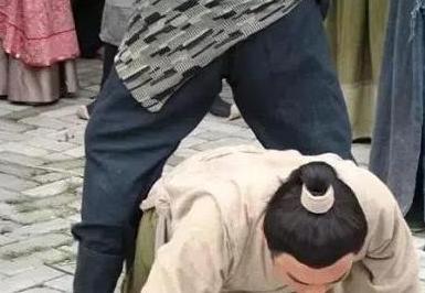 韩信为什么要承受胯下之辱？韩信是个怎么样的人？