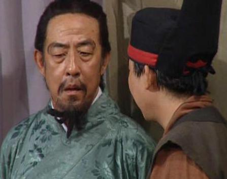 他是袁绍的狗头军师 却一步步将袁绍带入阴沟之中