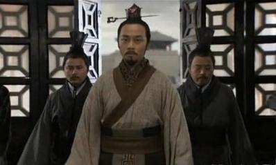 成语“前倨后恭”中,是何人倨,何事恭?