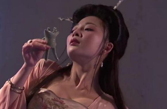 李世民下旨抄侯君集家,为何却抄出两个美女? 李世民下旨抄侯君集家,为何却抄出两个美女?