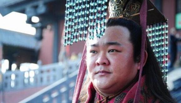 诸葛亮去世后，刘禅在其墓前做了什么事？